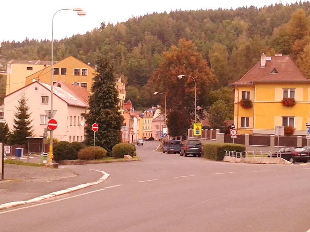 Penzion Havaj Karlovy Vary Bagian luar foto